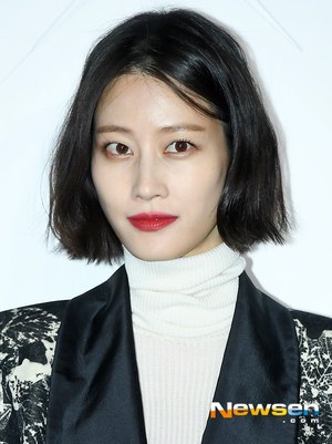李賢怡 Hyun-yi Lee 李賢怡 Hyun-yi Lee