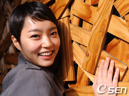 李雅依 A-ee Lee 李雅依 A-ee Lee