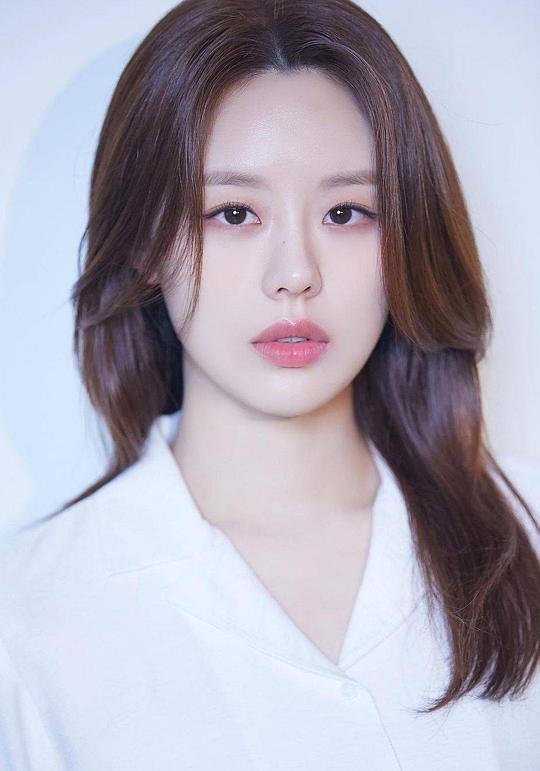 李瑜真 Lee Yoo Jin 李瑜真 Lee Yoo Jin