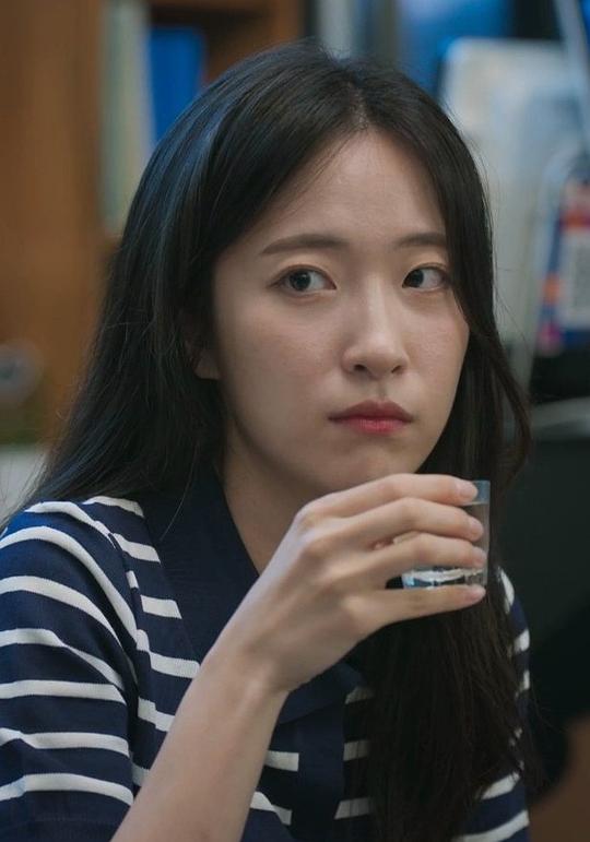 鄭智恩 Ji-Eun Jeong 鄭智恩 Ji-Eun Jeong