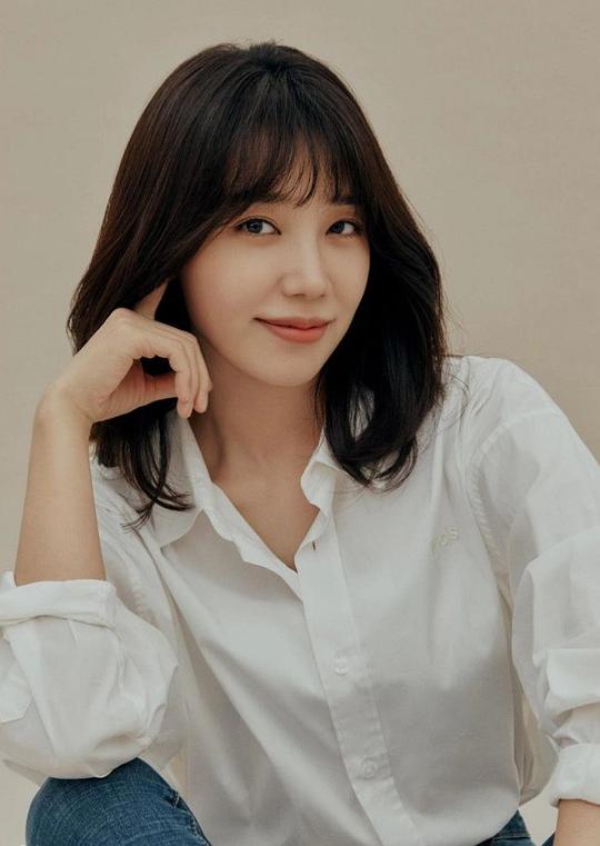 鄭恩地 Eun-ji Jung 鄭恩地 Eun-ji Jung