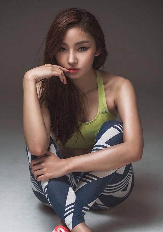 李賢智 Hyeon-ji Lee 李賢智 Hyeon-ji Lee
