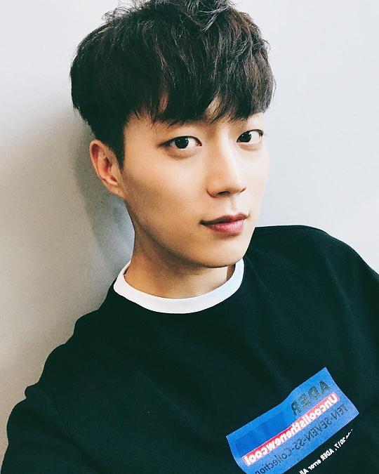尹鬥俊 Du-Jun Yoon 尹鬥俊 Du-Jun Yoon