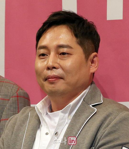 Chang-wan Jo Chang-wan Jo Chang-wan Jo Chang-wan Jo