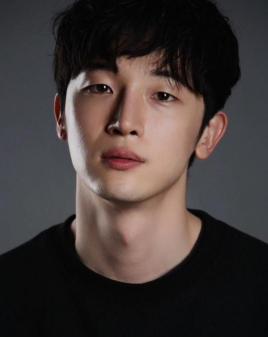 李濟延 Lee Je-yeon 李濟延 Lee Je-yeon