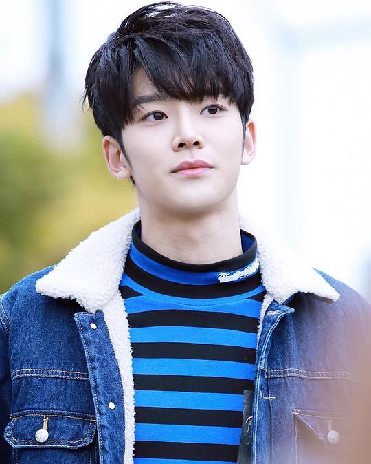 金路雲 Rowoon 金路雲 Rowoon