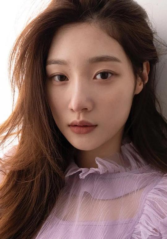 鄭採妍 Chae-Yeon Jung 鄭採妍 Chae-Yeon Jung