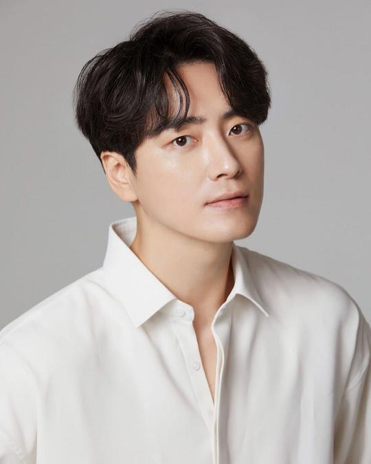 李浚赫 Jun-hyuk Lee 李浚赫 Jun-hyuk Lee