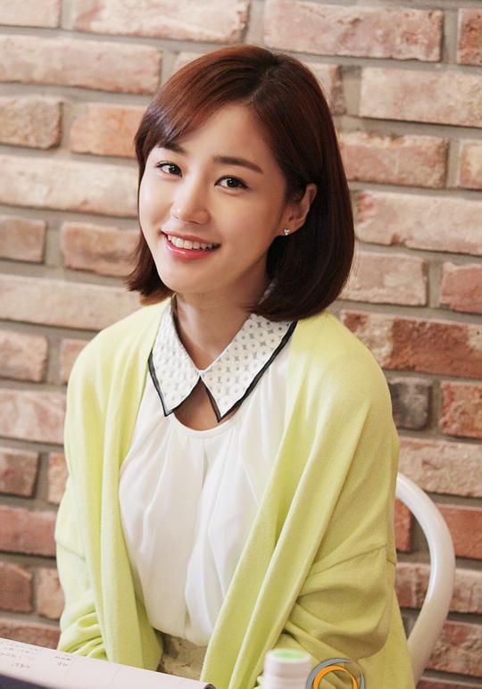 尹真伊 Jin-Yi Yoon 尹真伊 Jin-Yi Yoon