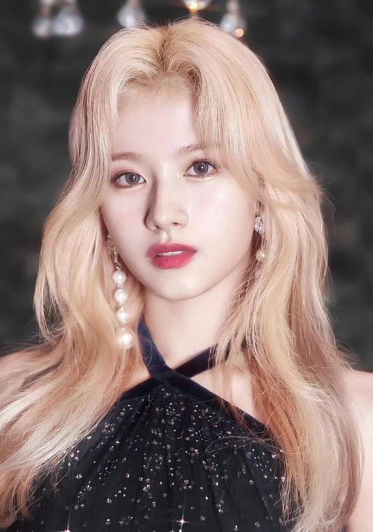 湊崎紗夏 Sana Minatozaki 湊崎紗夏 Sana Minatozaki