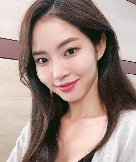 黃勝妍 Seung-eon Hwang 黃勝妍 Seung-eon Hwang