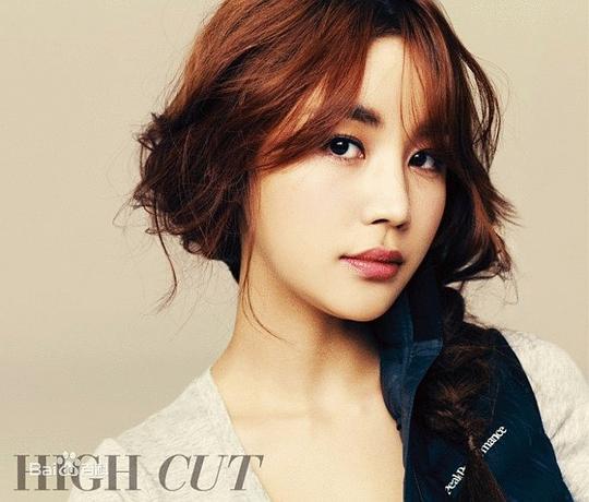尹真伊 Jin-yi Yoon