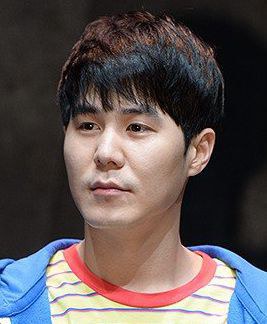 李律 Lee Yool