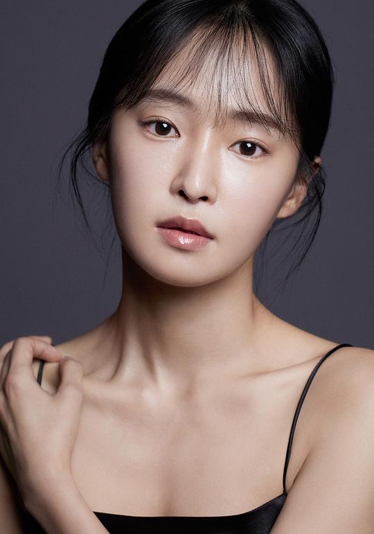 李春 Lee Bom