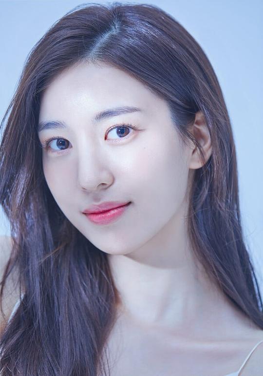 金珠雅 Ju A