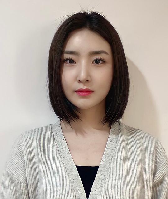 李有那 Yuna Lee