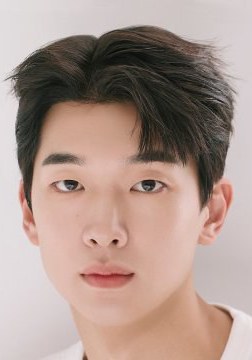 金伊俊 Kim E Jun