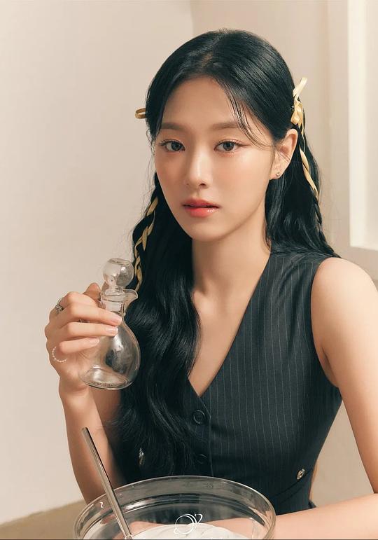 金賢真 HyunJin