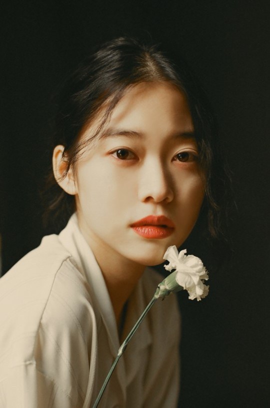 鄭伊書 Yi-Seo Jung