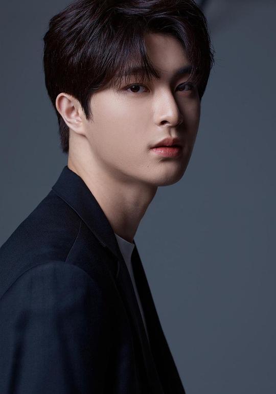 權山 KWON SAN