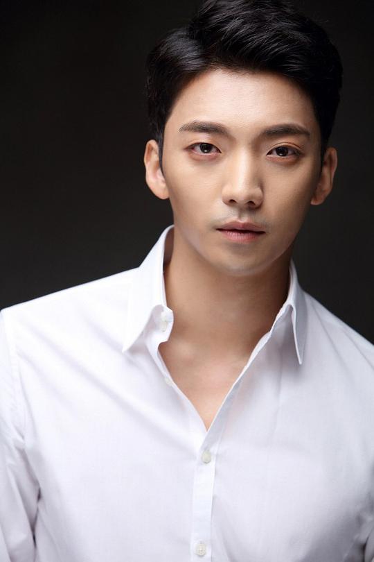 黃熙 Hee Hwang